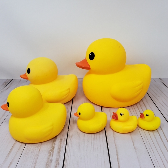 Jumbo Large Medium Small Yellow Rubber Ducks Toys Squeak - Picture 7 of 15